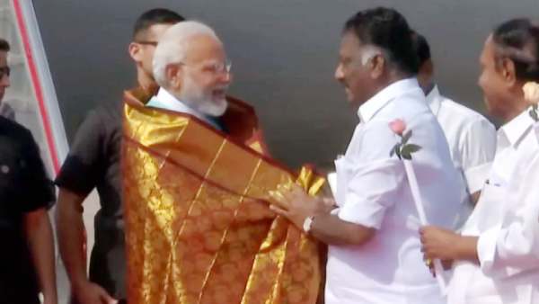 பிரதமர் மோடியிடம் 