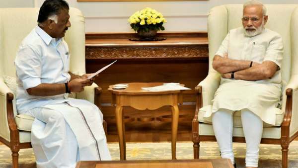பிரதமர் மோடியுடன் ஓபிஎஸ் 