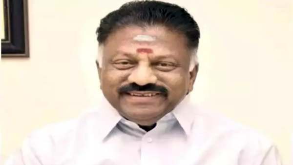 சந்தோசமாக இருக்கிறார் 