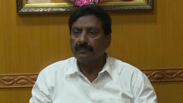 நீதிமன்றத்தில் 