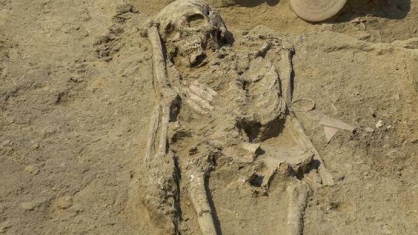 122 பேர் கண்டனம் 