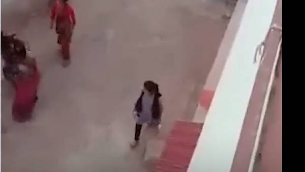 நடுரோட்டில் கொடூரம் நடுரோட்டில் கொடூரம்