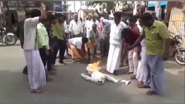 பொதுக்குழுவில் 