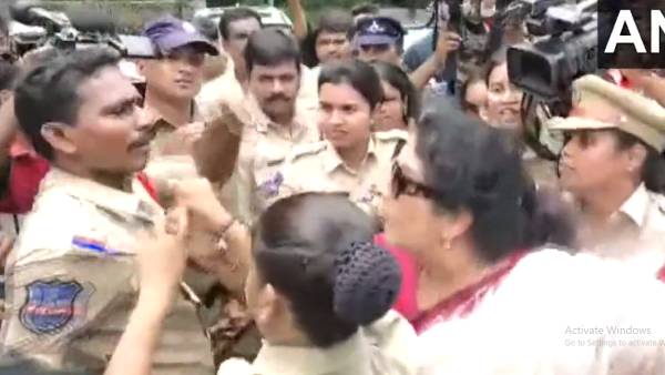 Renuka Chowdhury holds Policeman by his shirt during Hyderabad Protest Renuka Chowdhury holds Policeman by his shirt during Hyderabad Protest