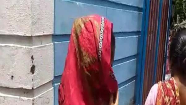 காதலனை கரம் பிடித்த காதலி 
