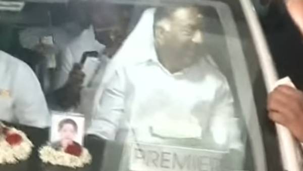ஓபிஎஸ் வாகனம் 
