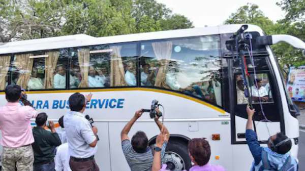 பாஜகவினரும் ரெசார்ட்டில்... 