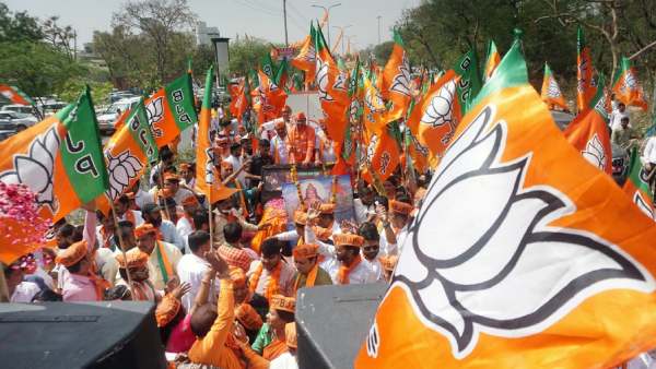 பாஜக சார்பில் இருவர் போட்டி 