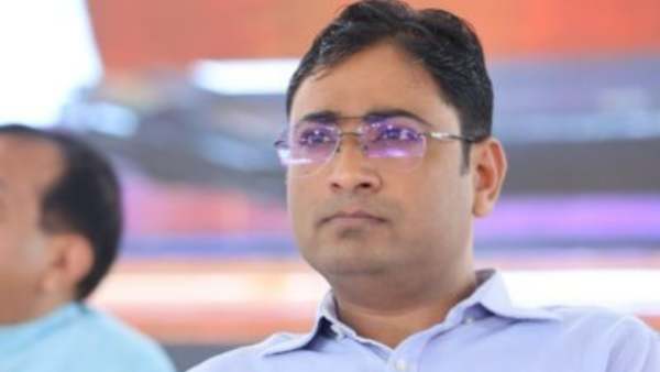  யார் இவர் 