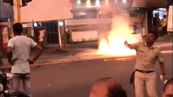 எலக்ட்ரிக் வாகனங்கள் எலக்ட்ரிக் வாகனங்கள்