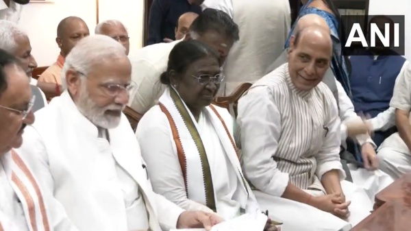 எதிர்க்கட்சிகளிடம் ஆதரவு கேட்கும் பாஜக எதிர்க்கட்சிகளிடம் ஆதரவு கேட்கும் பாஜக