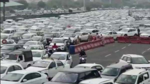 Agnipath BharatBandh: Heavy traffic jam in Delhi Agnipath BharatBandh: Heavy traffic jam in Delhi