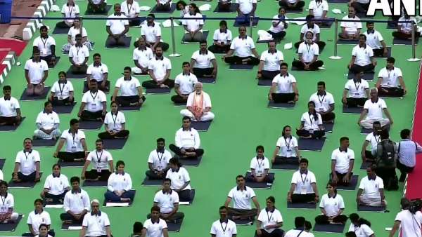 International Yoga Day: PM Modi did yoga in Mysore with 15000 people 