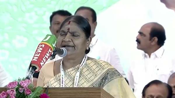 எம்ஜிஆர் பாடல் பாடி... 