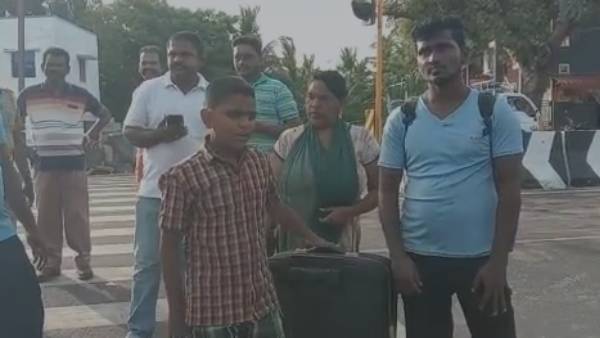 மூவர் வருகை மூவர் வருகை