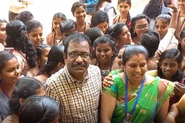 மாணவர்களுக்கு கவுன்சிலிங் மாணவர்களுக்கு கவுன்சிலிங்