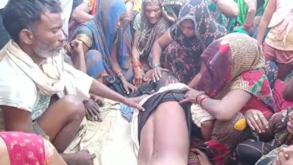 வீதியில் கிடந்த உடல் வீதியில் கிடந்த உடல்