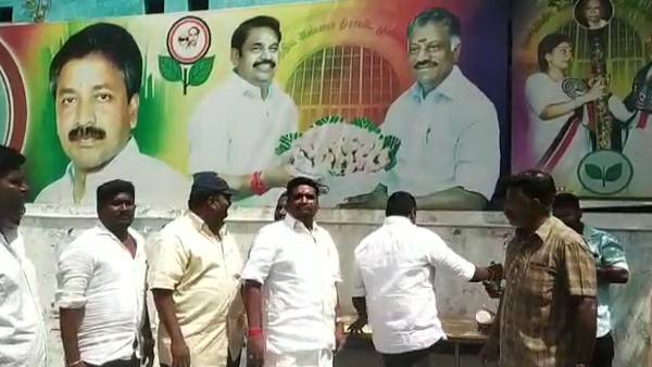 பொதுக்குழுவில் அவமதிப்பு பொதுக்குழுவில் அவமதிப்பு