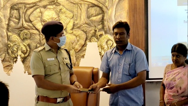 ஒவ்வொரு பள்ளியிலும் 