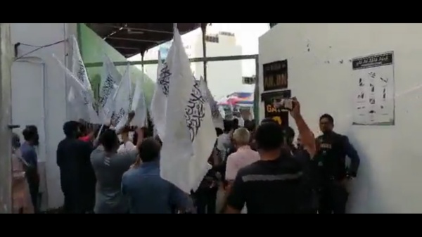 போலீசார்