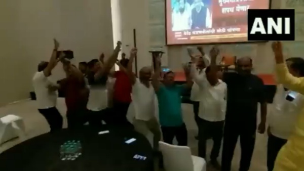  நம்பிக்கையில்லா தீர்மானம்