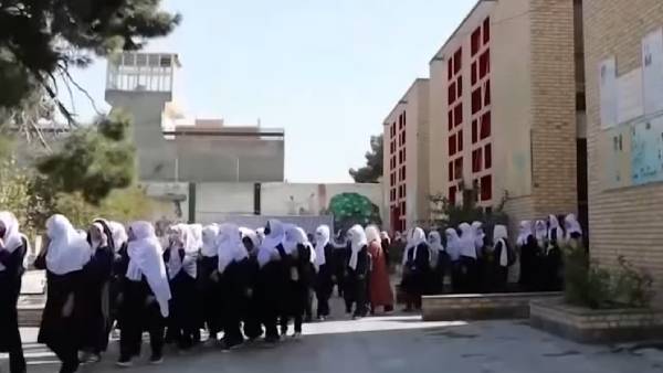 பெண்கள் போராட்டம் 