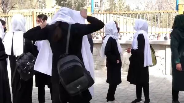 கடும் கட்டுப்பாடுகள் 