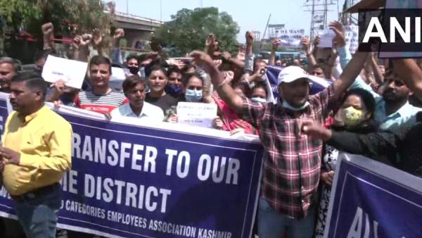 அரசு ஊழியர்கள் போராட்டம்