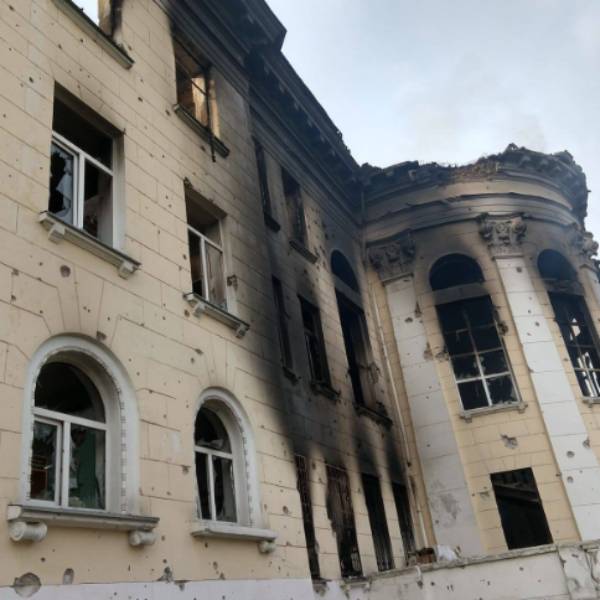 தீப்பற்றி எரியும் மடாலயம் 