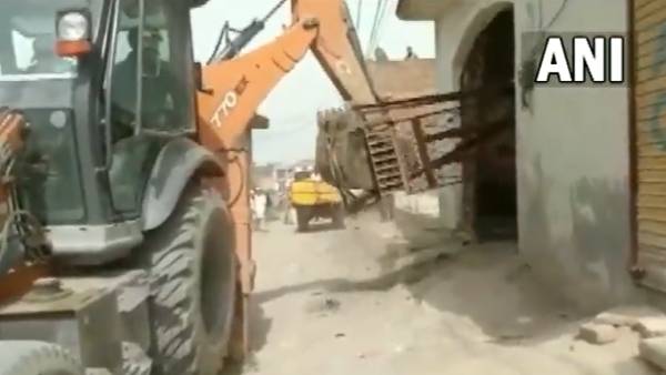 வீடுகள் இடிப்பு 