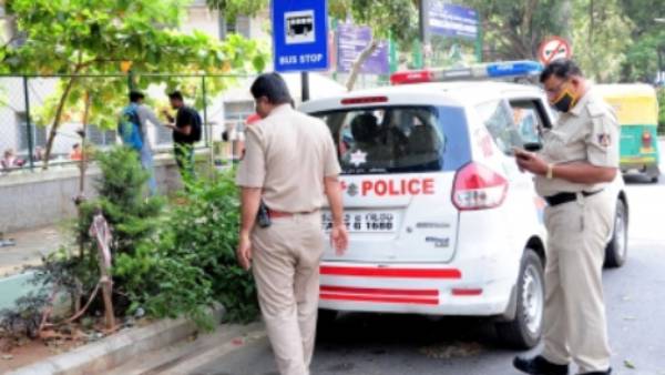 பைக்கை நிறுத்தி 