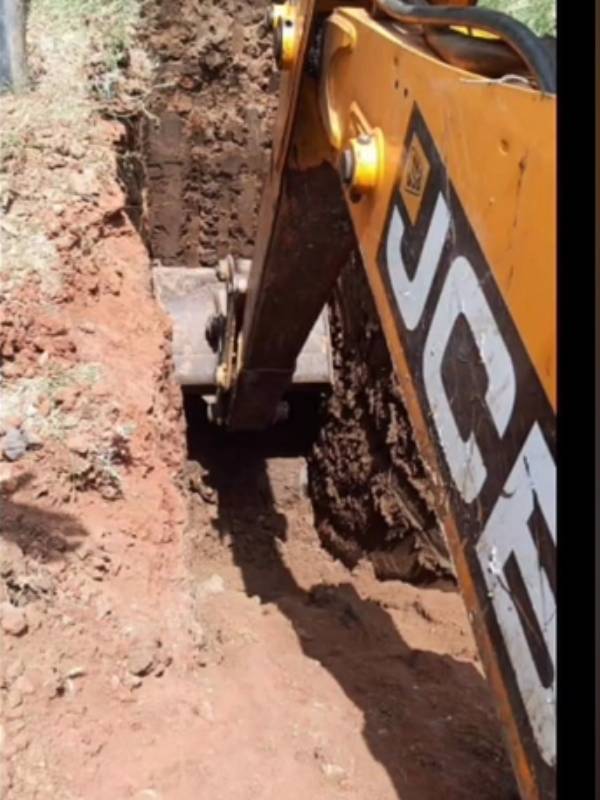 குழியில் விழுந்த நாய்க்குட்டி 