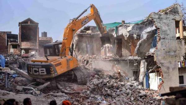 வீடுகள் இடிப்பு 