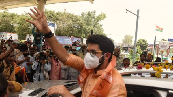 8,000 தொண்டர்கள் 8,000 தொண்டர்கள்