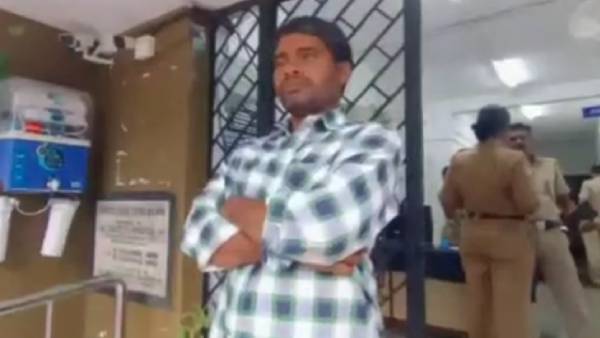 மருத்துவமனையில் சிகிச்சை 