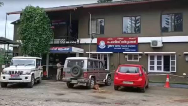 போலீசார் விசாரணை 