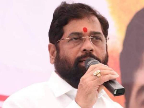 இடம் மாறிய அதிருப்தி எம்எல்ஏக்கள் 