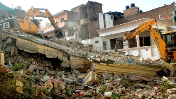 வீடுகள் இடிப்பு வீடுகள் இடிப்பு