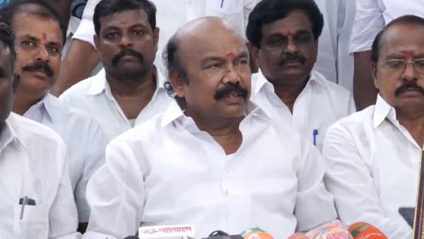 அதிமுகவில் சூடுபிடித்த மோதல் 