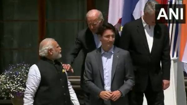 குழு போட்டோ எடுத்து கொண்ட தலைவர்கள்