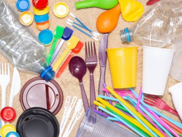 பிளாஸ்டிக் குச்சிகள் 