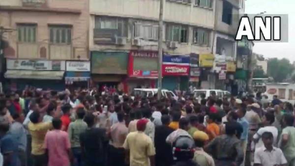 பதற்றம்- போலீஸ் குவிப்பு 