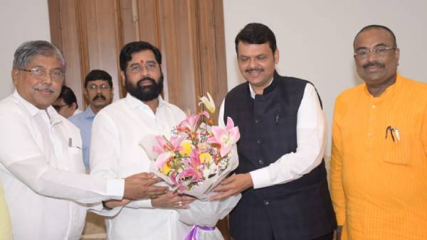 புதிய ஆட்சிக்கு உரிமை கோரல் புதிய ஆட்சிக்கு உரிமை கோரல்