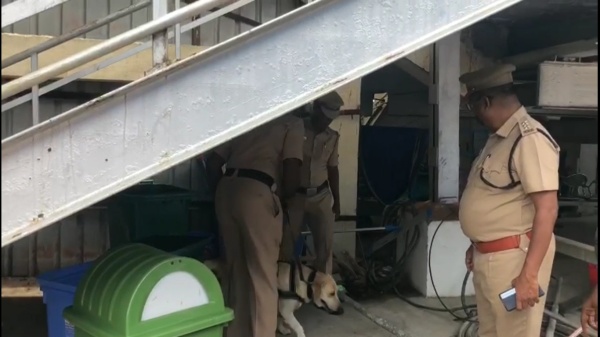 வெடிகுண்டு மிரட்டல் 