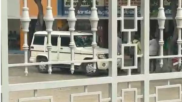 மாணவிகளிடம் சில்மிஷம் 