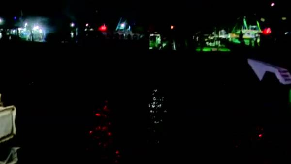 அதிகாலை கடலுக்கு சென்ற மீனவர்கள் 