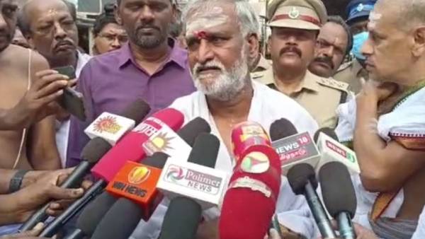 தீட்சிதர்களுடன் சேகர்பாபு பேச்சு தீட்சிதர்களுடன் சேகர்பாபு பேச்சு