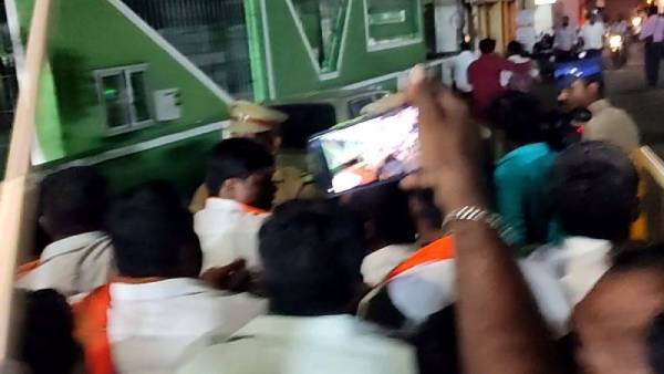தாக்குதல் 