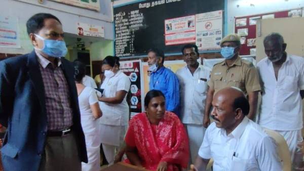 பணியில் இல்லாத மருத்துவர் 