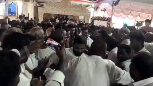 உற்சாக வரவேற்பு 
